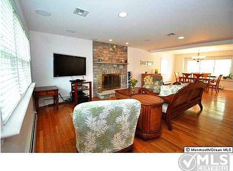 2nd image of 306 Washington Blvd