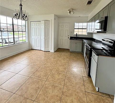 4th image of 2717 Yorktowne Dr