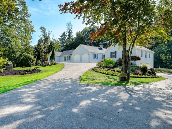 76 Bradstreet Lane, Eliot, ME 03903