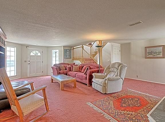 4th image of 383 Walnut Dr