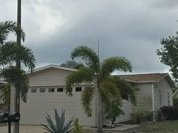 9954 Bardmoor Ct, North Fort Myers, FL 33903