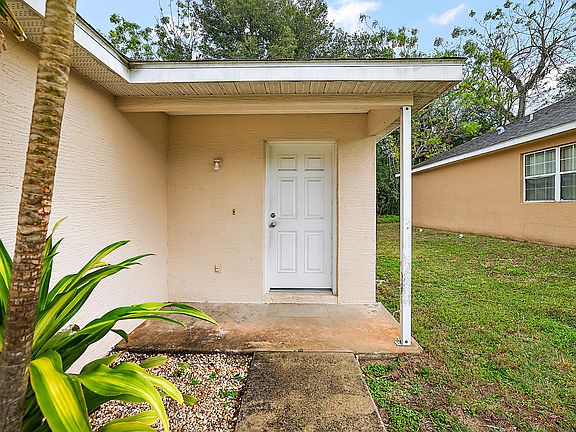 3rd image of 526 Paulling Dr #1