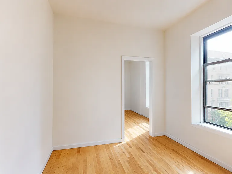 1443 York Ave #5E — Photo 5