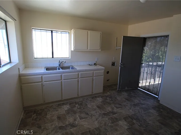 1051 W 46th St — Photo 17