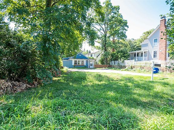 3rd image of 206A Bayville Ave