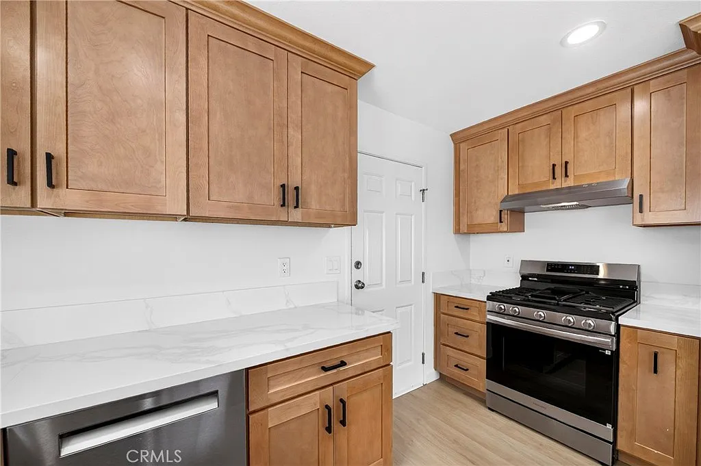 3 bed, 1340 sqft, $3,500 — Photo 3
