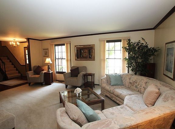 5th image of 9 Clearwater Ct