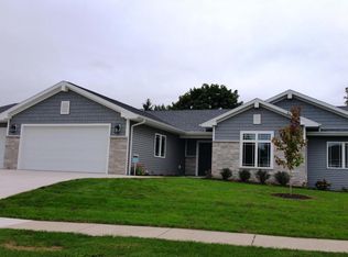 4751 Remiker Ln, Manitowoc, WI 54220