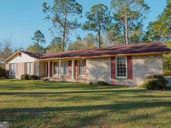 146 1st St, Baxley, GA 31513