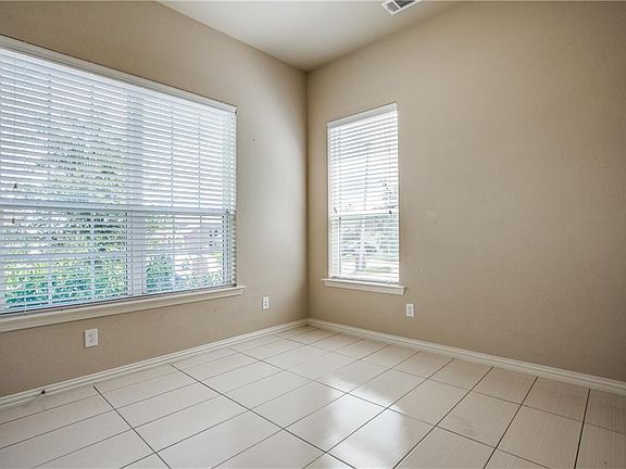 4th image of 3504 Stampede Dr