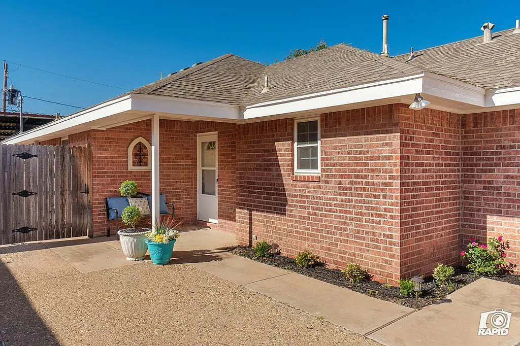 3 bed, 2.0 bath, 1732 sqft, $2,795 — Photo 2
