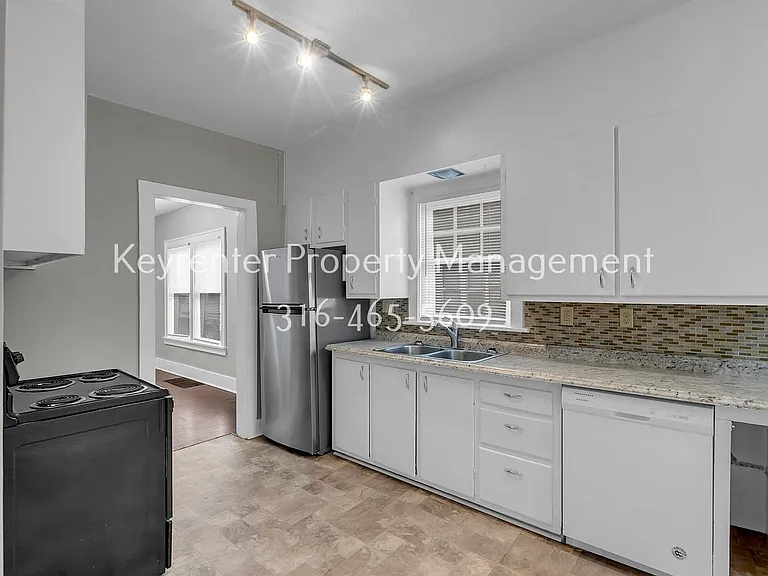 144 S Green St — Photo 11