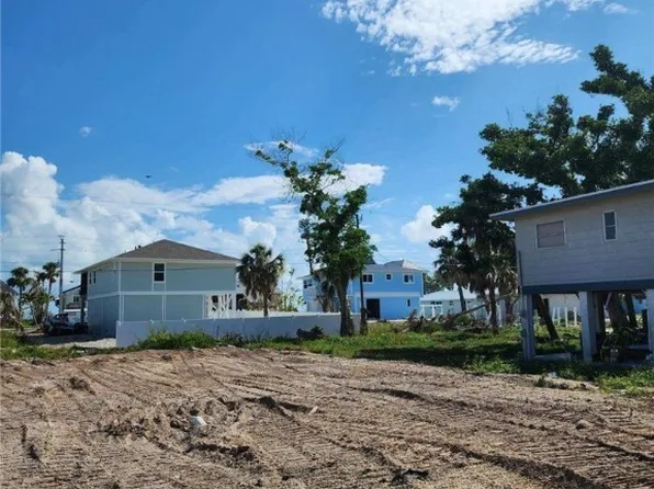 7910 Buccaneer Dr, Fort Myers Beach, FL 33931