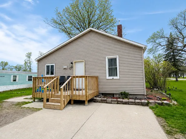 319 2nd St N, Sauk Centre, MN 56378