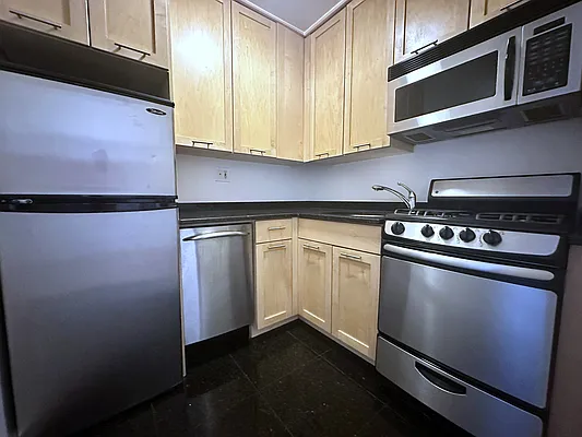 Rented by Manhattan Realty Group | media 12