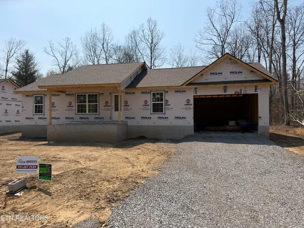 920 Kemah Ln, Crossville, TN 38572