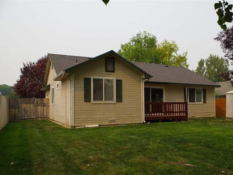 624 Alturas St — Photo 16
