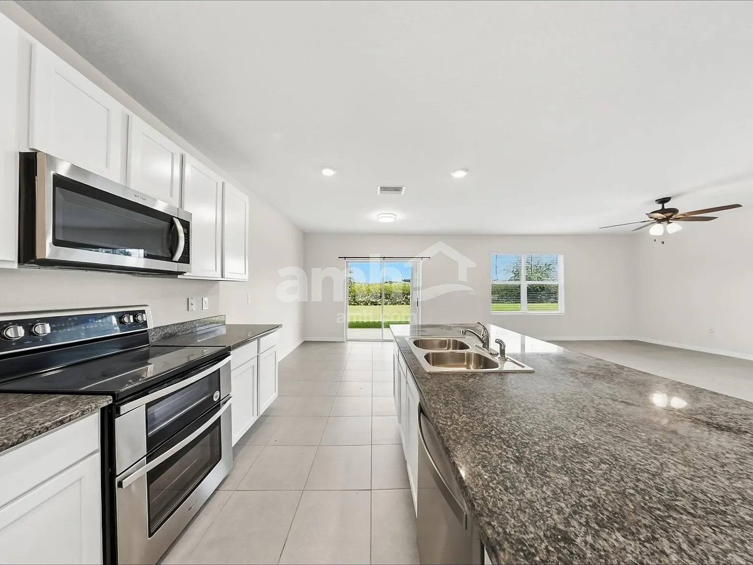5 bed, 3.0 bath, 2601 sqft, $2,745 — Photo 4