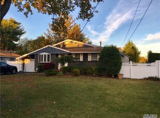 199 W 8th St, Deer Park, NY 11729