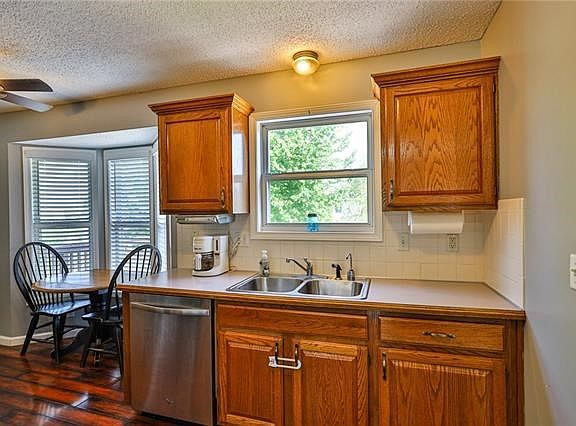 4th image of 1109 Pleasant Hill Dr