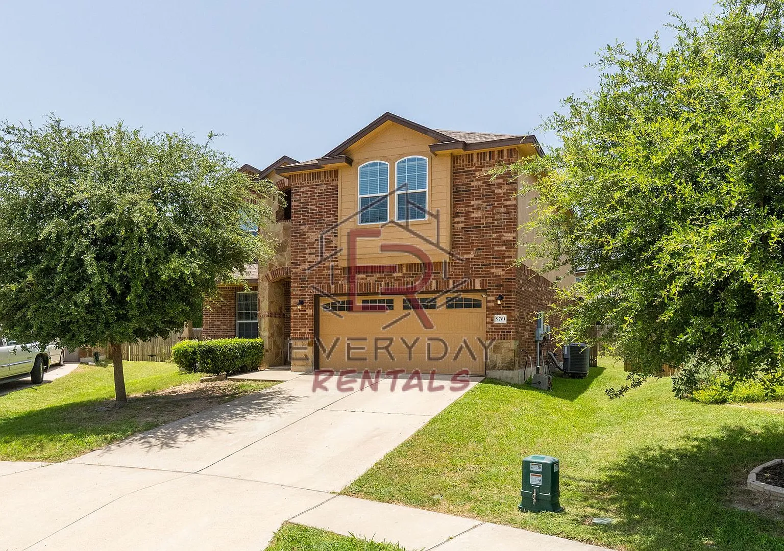 4 bedroom with an office located in Yowell Ranch with Rent Special — Photo 1