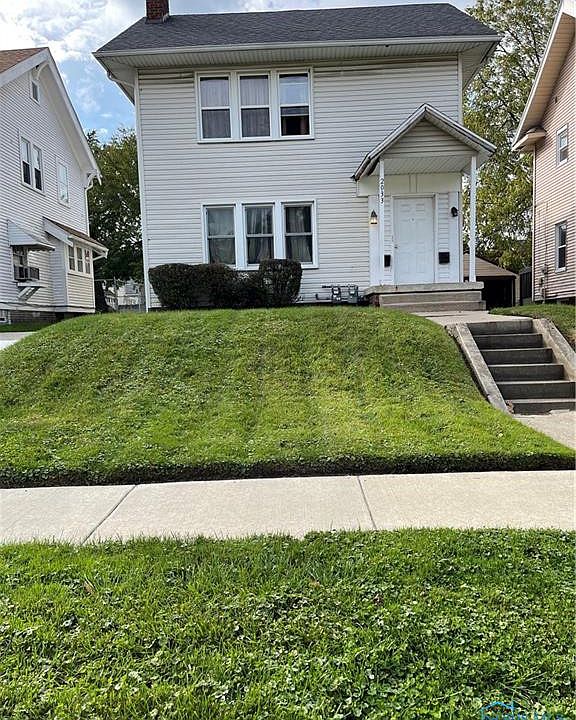 2nd image of 2033 Joffre Ave
