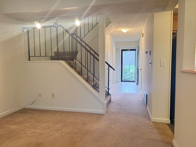 92 Westchester Dr — Photo 9