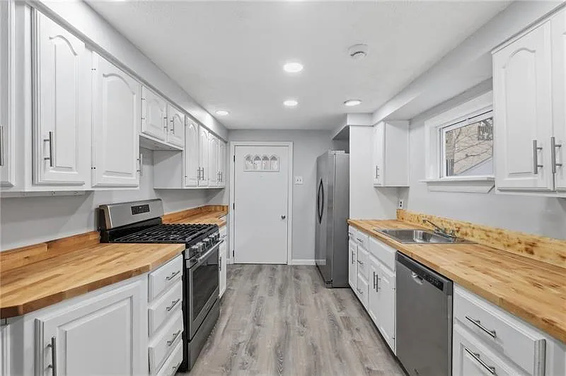 4 bed, 1.5 bath, $1,750 — Photo 3