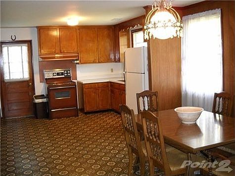 Another view in the kitchen.