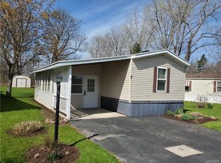 7 Edgewood Dr, Medina, NY 14103