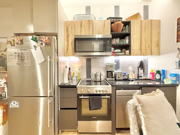 83 Starr Street image 2 of 8