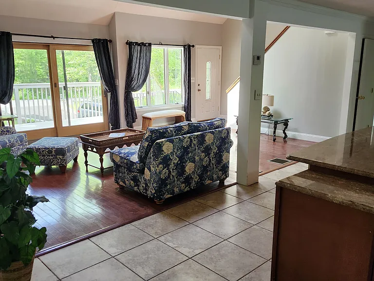 421 E Hyerdale Dr — Photo 4