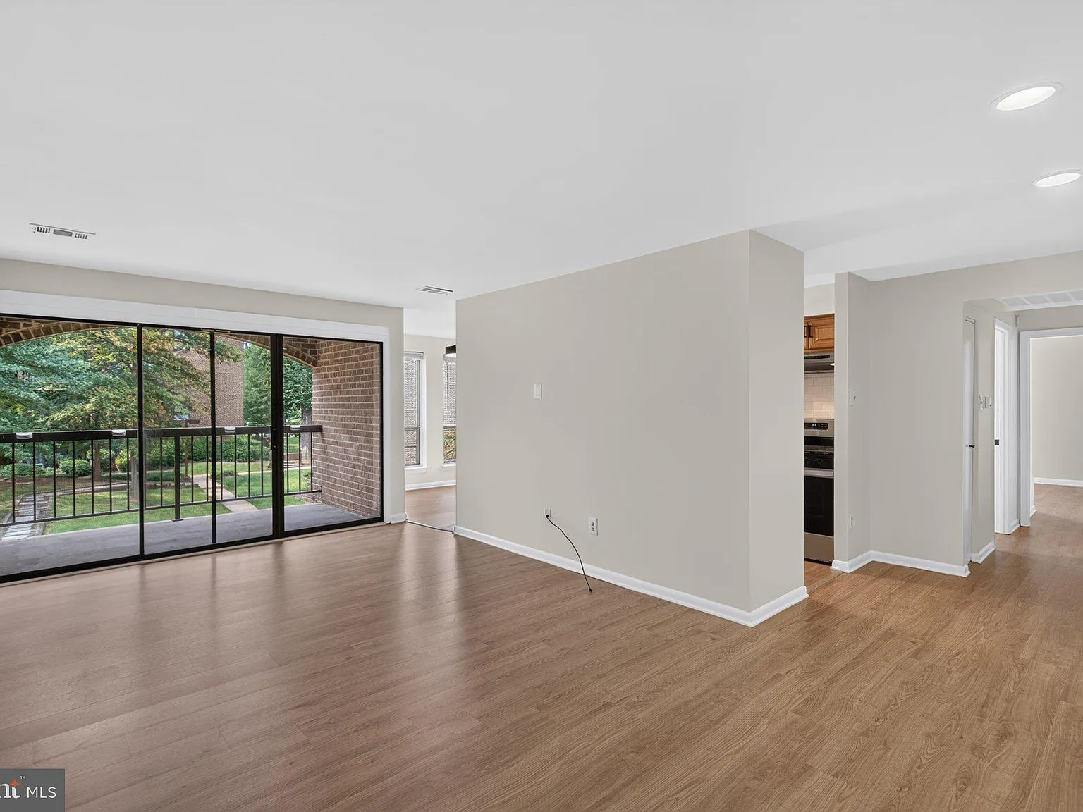 2 bed, 2.0 bath, 1070 sqft, $2,400 — Photo 4