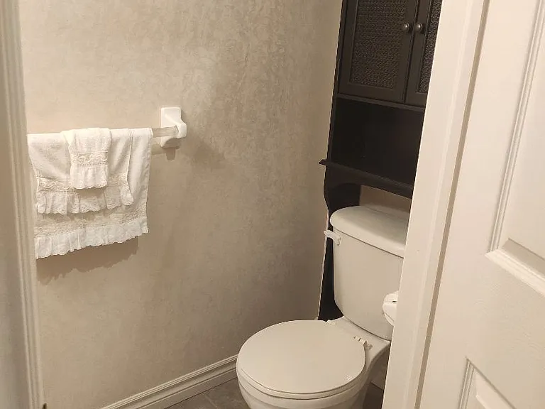 1058 Lexington Cir — Photo 4