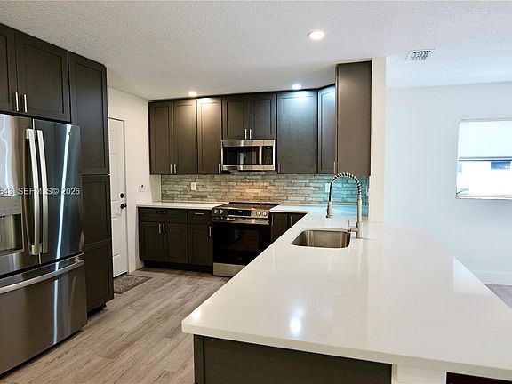 4th image of 9120 SW 210th Cir
