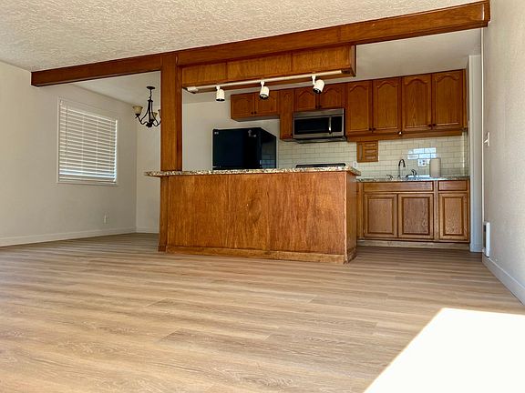 4th image of 203 SE 104th Ave