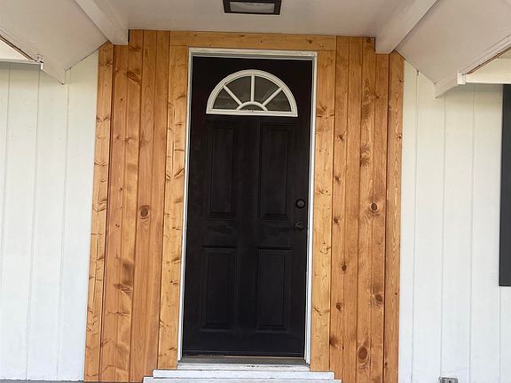 2nd image of 1329 E Isabella Rd