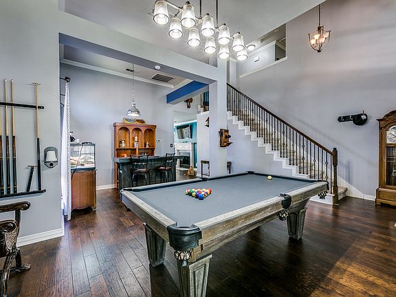 4th image of 3831 Granbury Dr