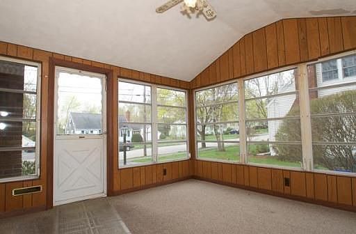 4th image of 28 Carolyn Dr