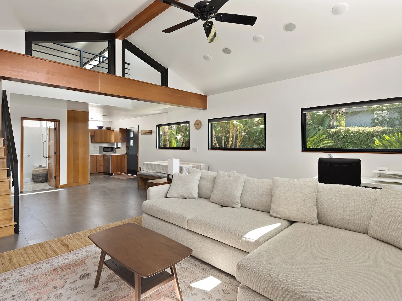 1089 1/2 Palms Blvd — Photo 2