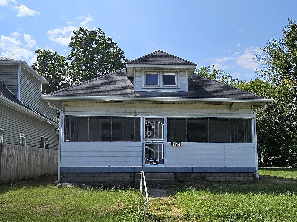 1st image of 923 W 32nd St
