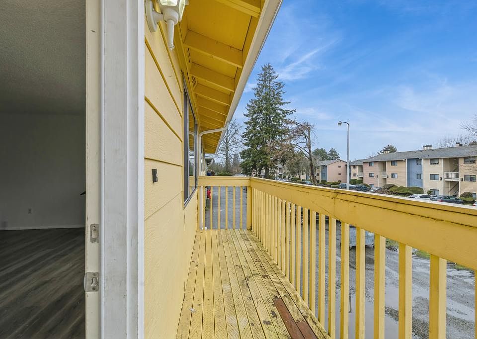 Unit Entry w/ Balcony
