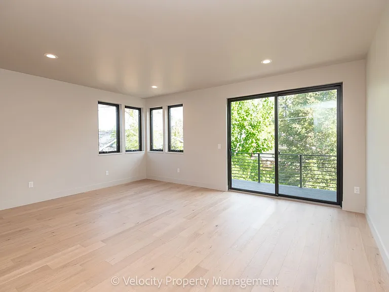 26 NW McCann Ave #3 — Photo 8