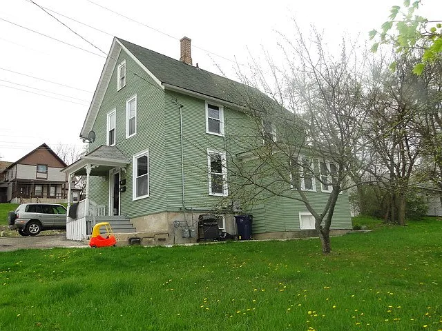 226 Mountain St photo 1