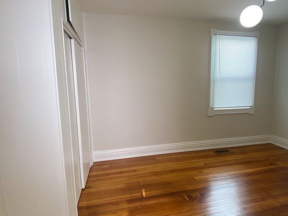 4th image of 529 E Ormsby Ave