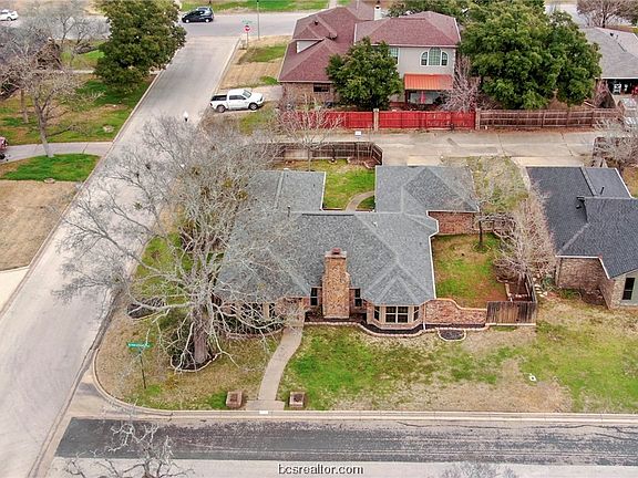 2nd image of 8701 Greenleaf Dr