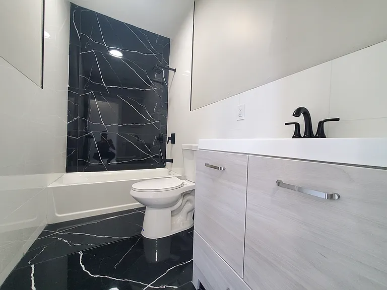 494 S 18th St #5 — Photo 7