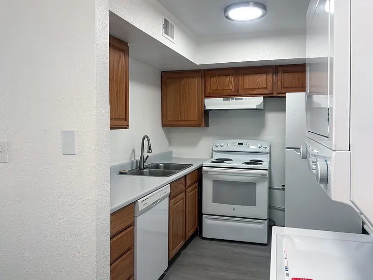 13020 N 21st Pl #U08 — Photo 30