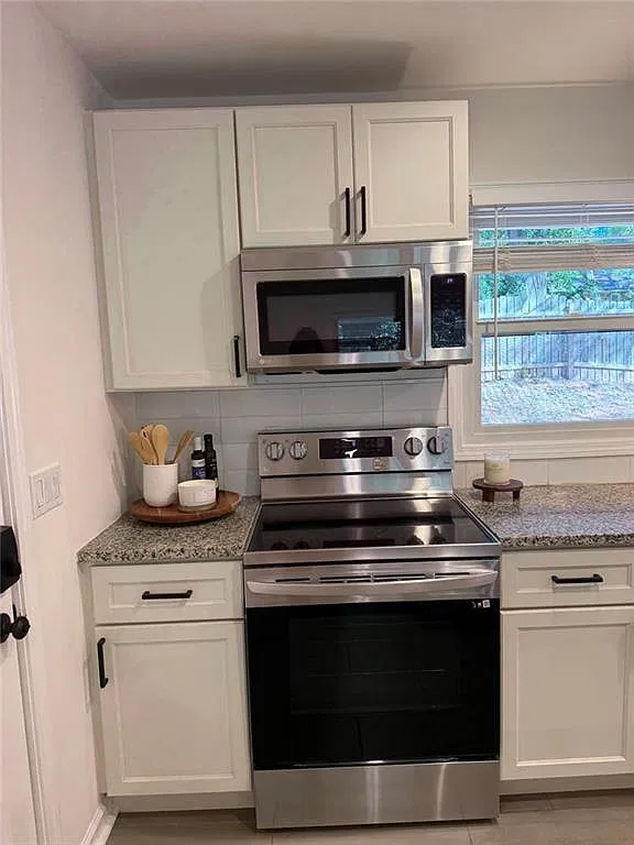 3 bed, 1.0 bath, 990 sqft, $2,300 — Photo 4