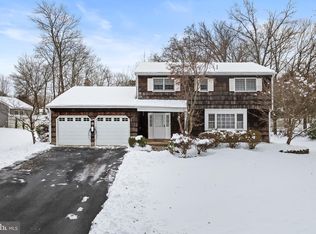 8 Liberty Ln, Somerset, NJ 08873